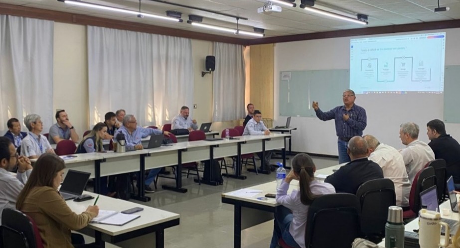 IDR-PR realiza Seminário Estadual Leite para capacitação de técnicos em Pecuária Leiteira em Londrina